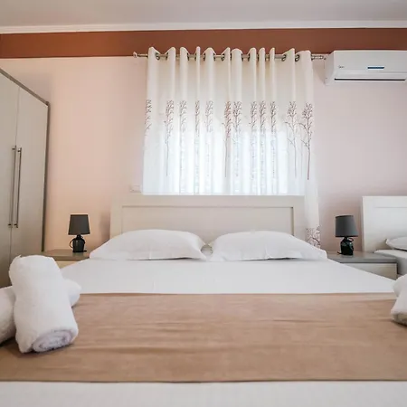 Apartament Fjori's *