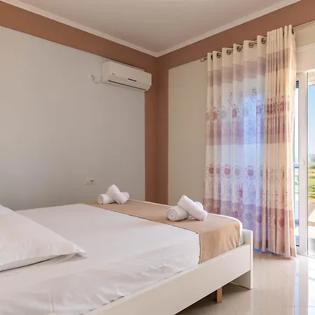 Apartament Fjori's