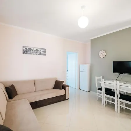 Apartament Fjori's *